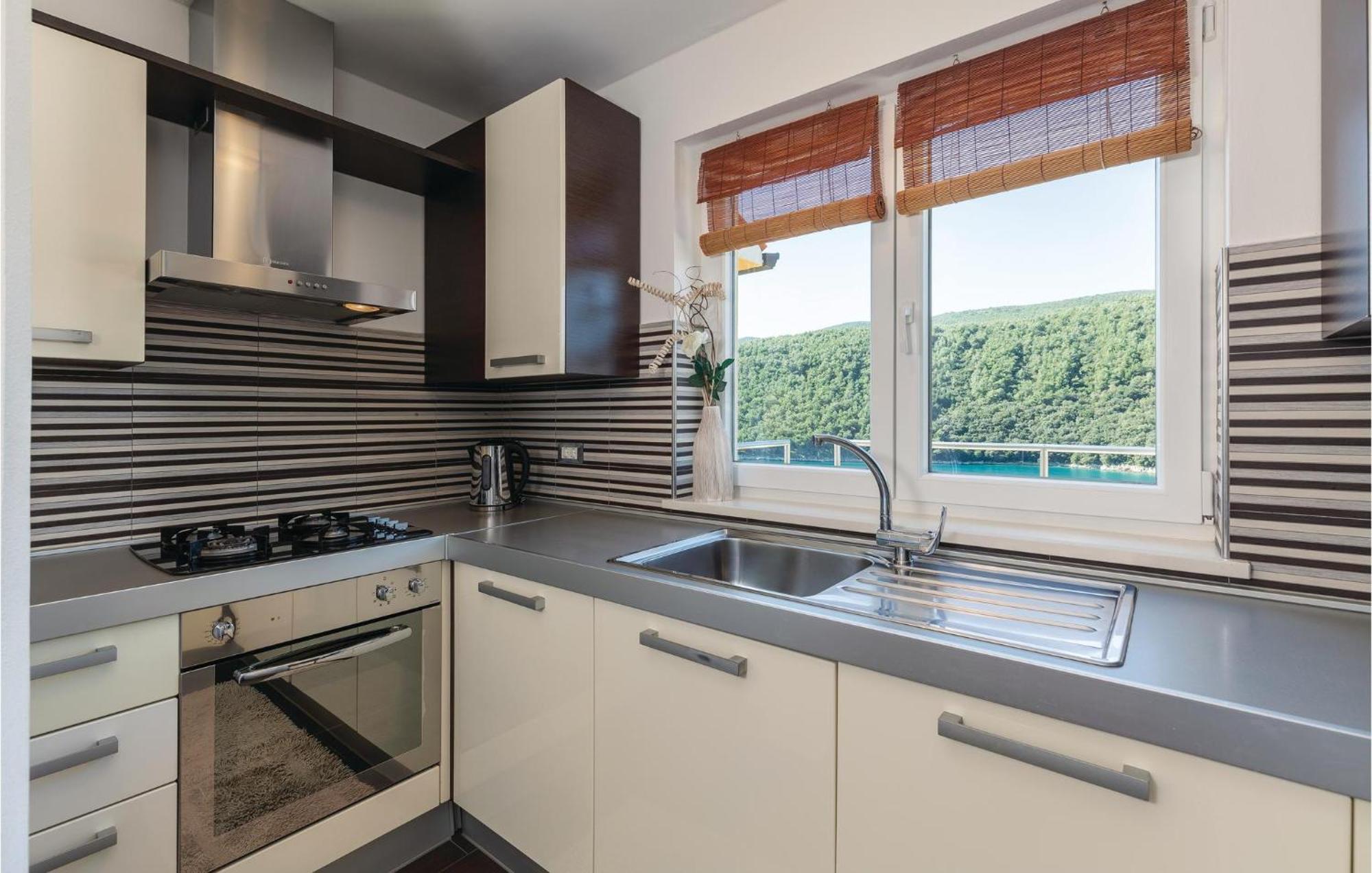 Gorgeous Apartment In Labin With Kitchen Exterior foto